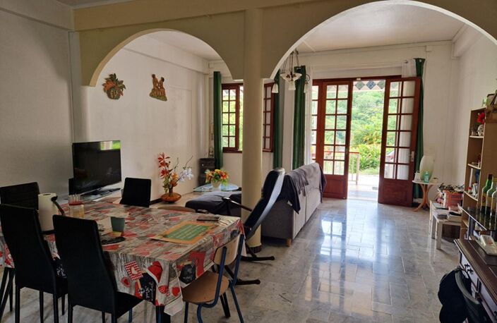 Appartement  4 pièce(s) 117 m2 , 3  chambres, rez-de-chaussée, grande terrasse, Gourbeyre — photo 2