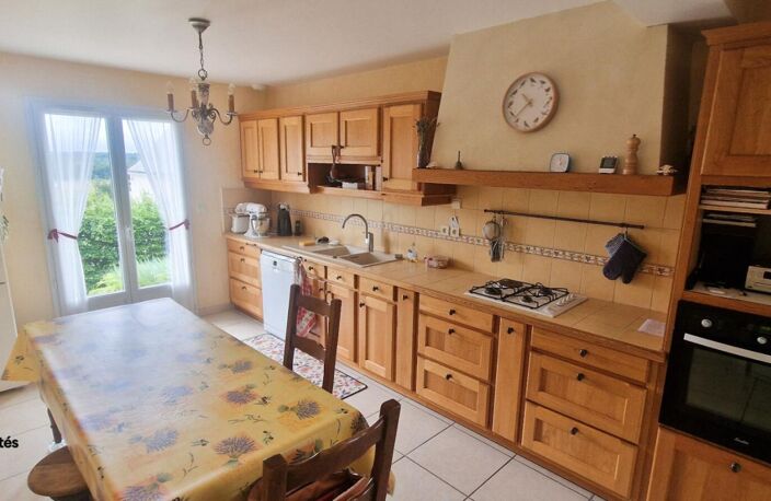 Pavillon de 139 m² - 6 pièces et 4 chambres sur sous-sol - terrain de 1486 m² — photo 4