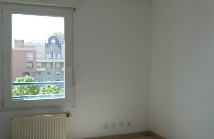 Location appartement 1 pièce 32 m² à Saint-Étienne (42000) — photo 2
