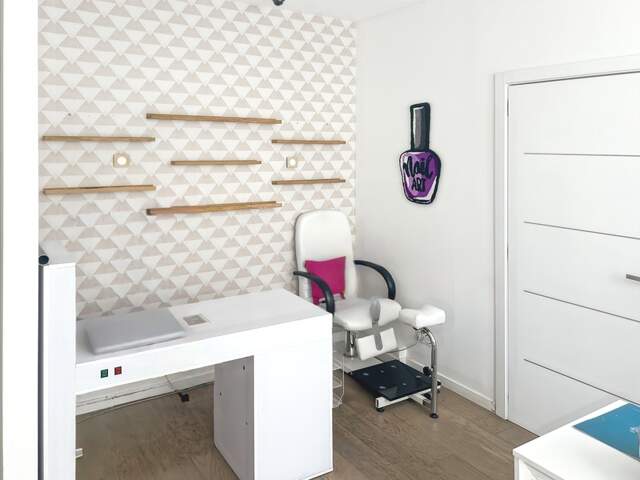 Fonds de commerce à vendre PARIS 12EME ARRONDISSEMENT (75) - Quartier Picpus -  Institut de beauté - 2 cabines - 44 900 € honoraires d'agence inclus — photo du bien