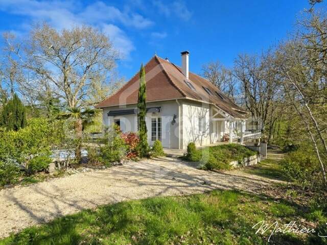 Une propriété familiale de caractère avec piscine et vue dominante aux portes de Périgueux — photo du bien