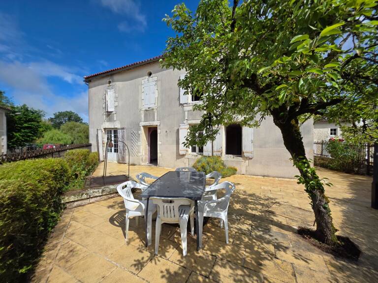 Grande maison en pierre à fort potentiel — photo 1