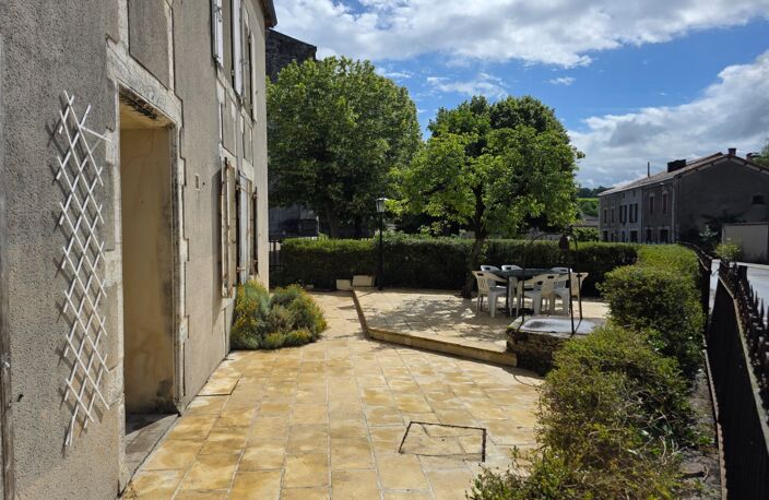Grande maison en pierre à fort potentiel — photo 2