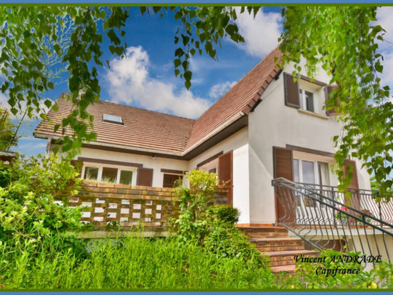 Maison traditionnelle 165 m² - 6 chambres - Sous-sol total 130 m² hauteur 2,42 m - Terrain 891 m² — photo 1