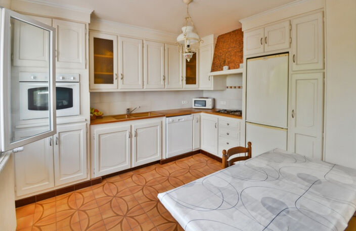 Maison traditionnelle 165 m² - 6 chambres - Sous-sol total 130 m² hauteur 2,42 m - Terrain 891 m² — photo 5
