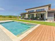 VILLA CONTEMPORAINE  DE PLAIN-PIED AVEC VUE PIC SAINT LOUP ET PISCINE PIERRE DE BALI — photo 2