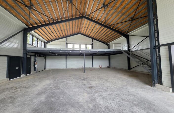 ST-PIERRE D'OLERON (17), A VENDRE emplacement N°1, Grand Bâtiment commercial neuf 396m² sur terrain 1.250m² — photo 4