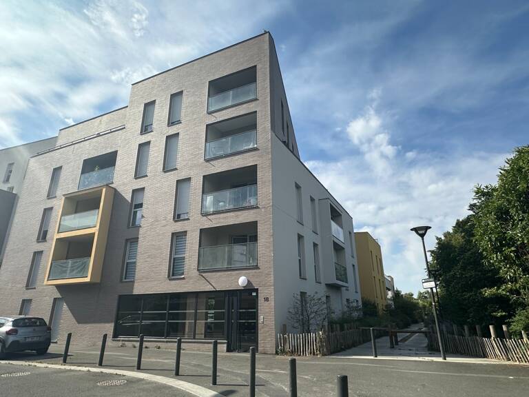 EXCLUSIVITÉ – Appartement récent, balcon, parking et gare à pied : un 2 pièces prêt à vivre ! — photo 1