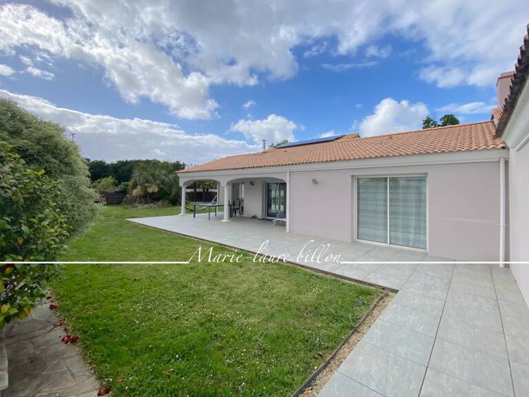 Maison à vendre 5 pièces, plain pied 3 chambres+bureau de 1998 avec 3 garages, parcelle 1345 m2 clos — photo 1