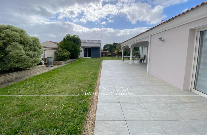 Maison à vendre 5 pièces, plain pied 3 chambres+bureau de 1998 avec 3 garages, parcelle 1345 m2 clos — photo 3