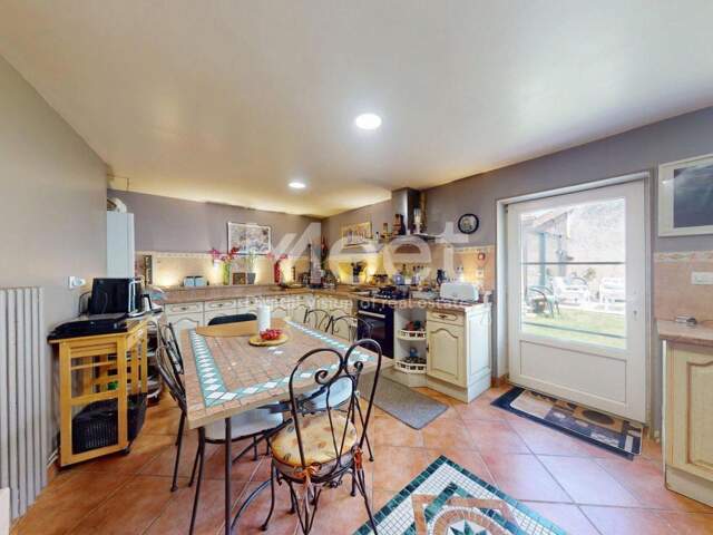 Maison - 6 pièces - 4 chambres — photo du bien