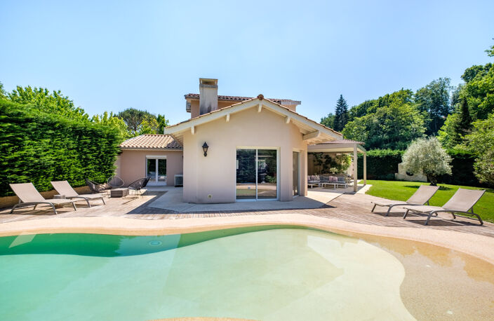 Ecully Rare Maison dans un écrin de verdure avec piscine et — photo 2