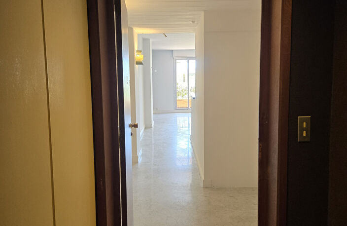 LES ALPILLES - T2/3 82 M2 - VUE MER - TERRASSE - PISCINE - — photo 5