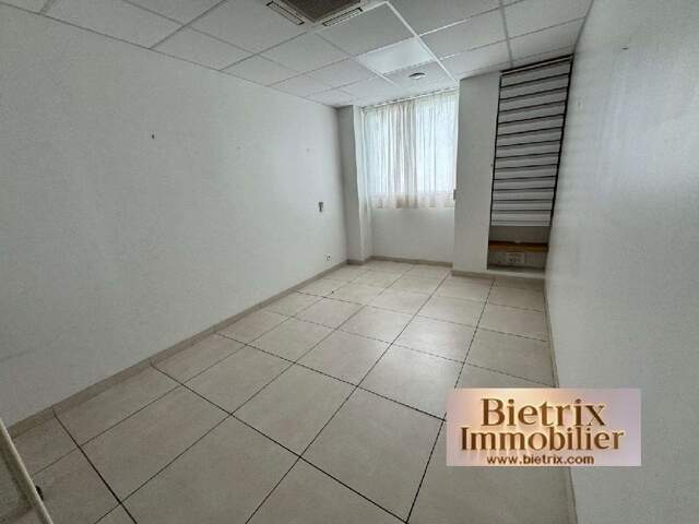 Commerce 8 pièces 500 m² à Champagne-sur-Oise — photo du bien