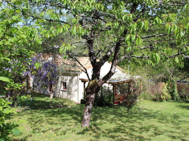 Maison de caractère 85 m2 | Pierre & poutres | Jardin arboré — photo du bien