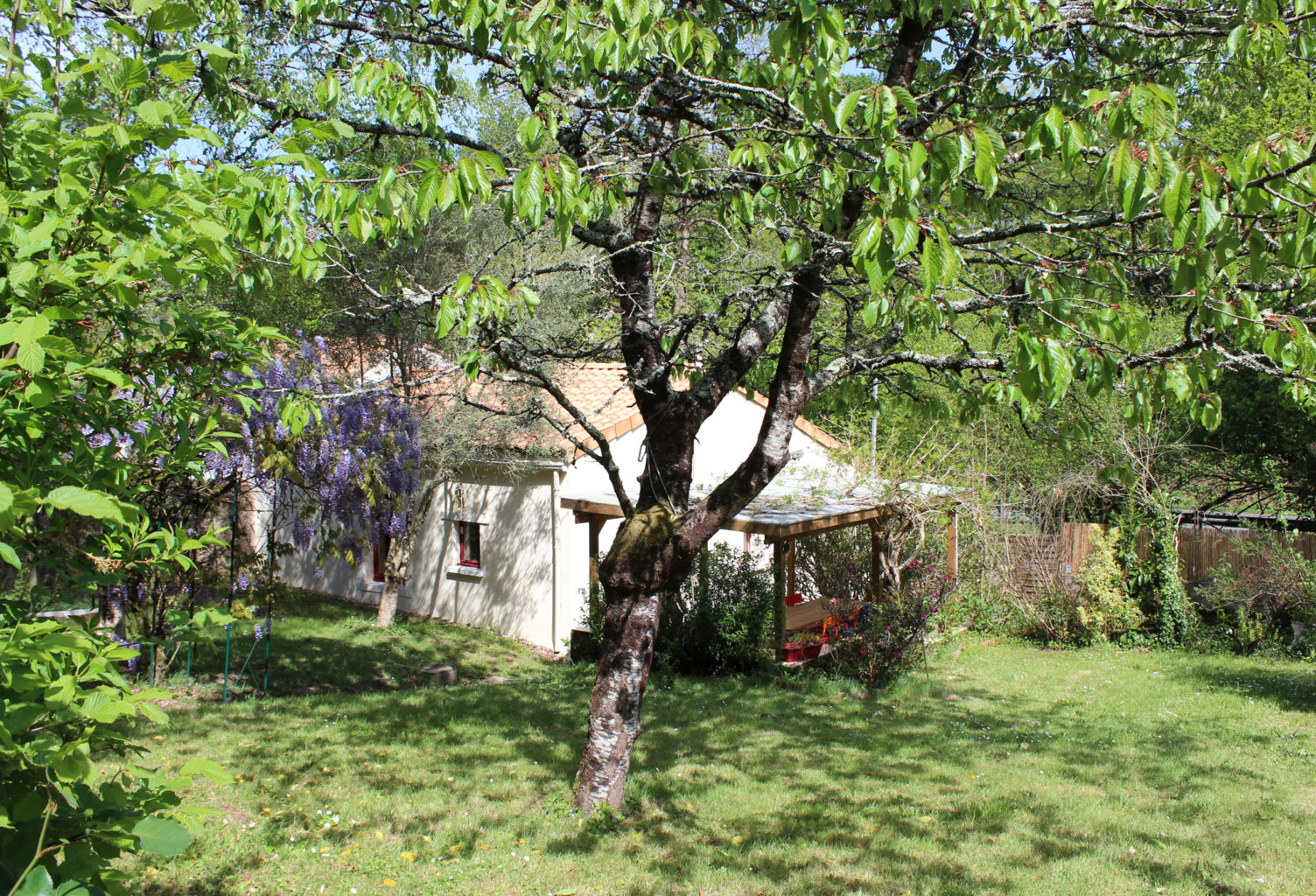 Maison de caractère 85 m2 | Pierre & poutres | Jardin arboré — photo 1