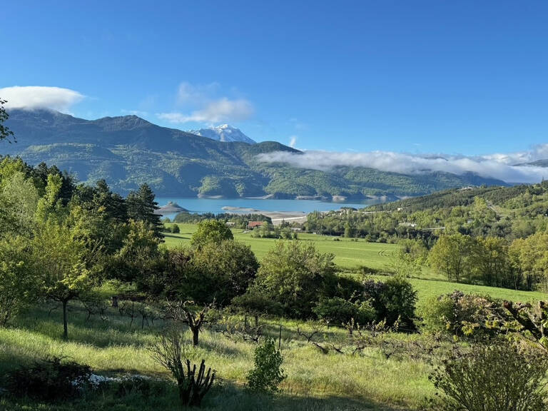 TERRAIN VIABILISE VUE LAC DE  SERRE-PONCON -PERMIS DE CONSTRUIRE PURGE — photo 1