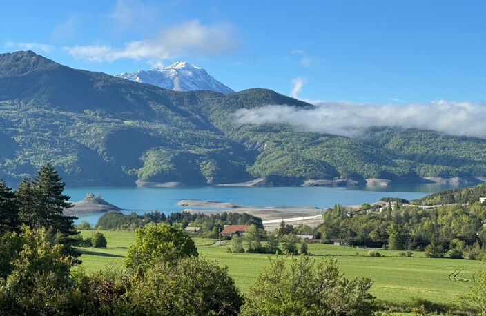 TERRAIN VIABILISE VUE LAC DE  SERRE-PONCON -PERMIS DE CONSTRUIRE PURGE — photo 2