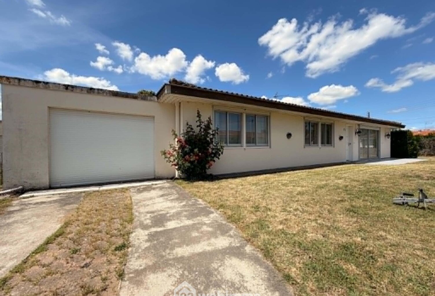 Maison - 117m² - Dangé-Saint-Romain — photo 1