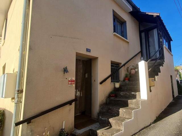 Maison rénovée sur les hauteurs de Decazeville, à moins de 1 km du centre ville. Vendue meublée et décorée — photo du bien