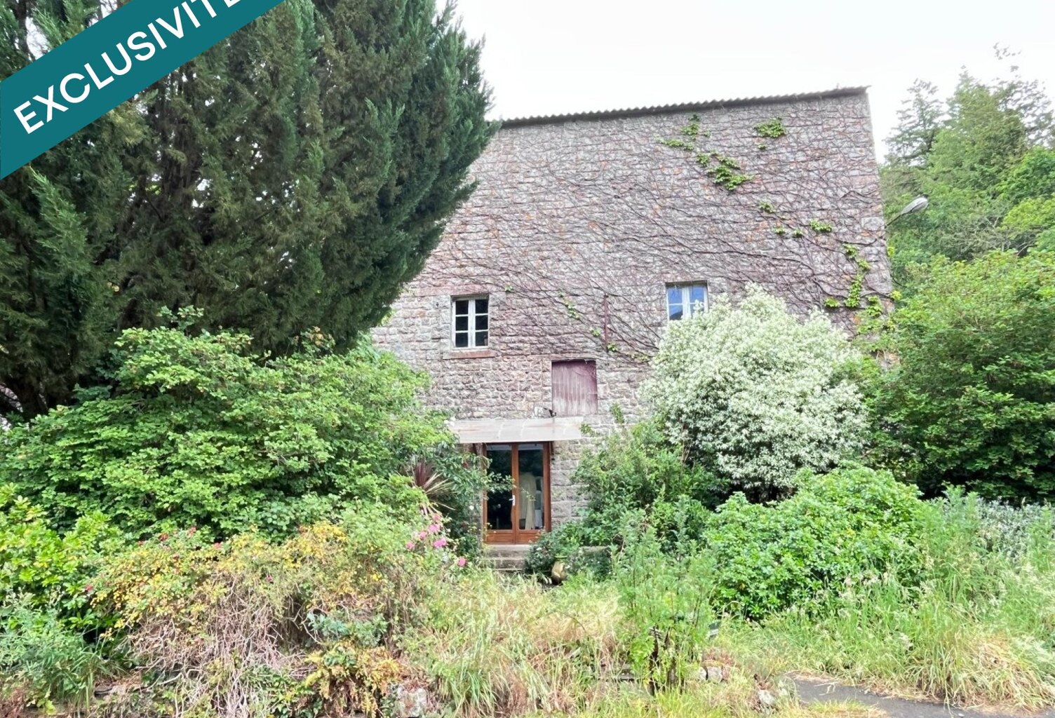 Propriété atypique avec maison et bâtiments attenants — photo 1