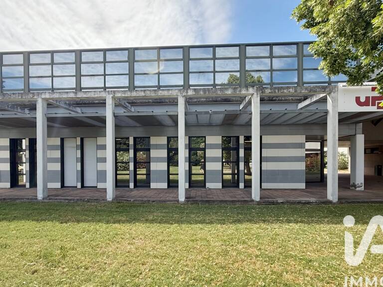 Vente Boutique/Local commercial 239 m&sup2; — photo 1