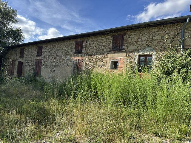 FERME A RENOVER SUR 3,5 HA — photo du bien