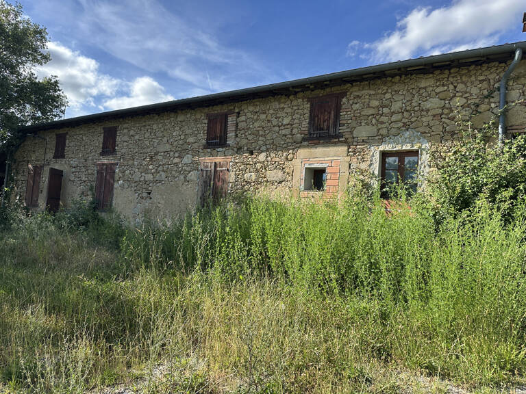 FERME A RENOVER SUR 3,5 HA — photo 1
