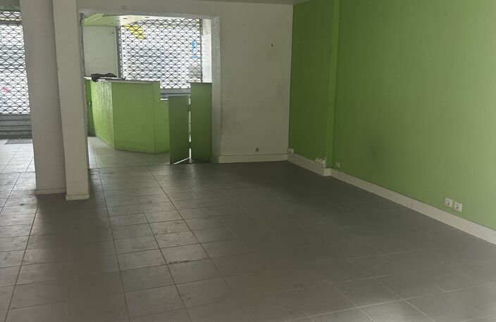 Vente Boutique/Local commercial 80 m&sup2; — photo 2