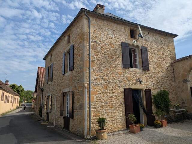 Maison en pierre de 5 pièces principales — photo du bien