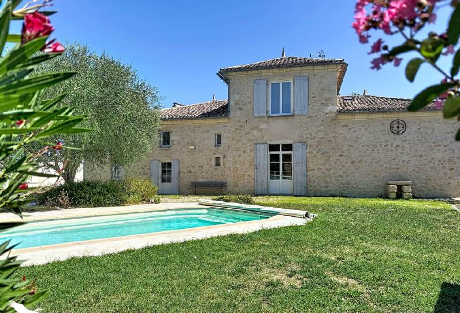 Maison en pierre de 8 pièces principales — photo 1