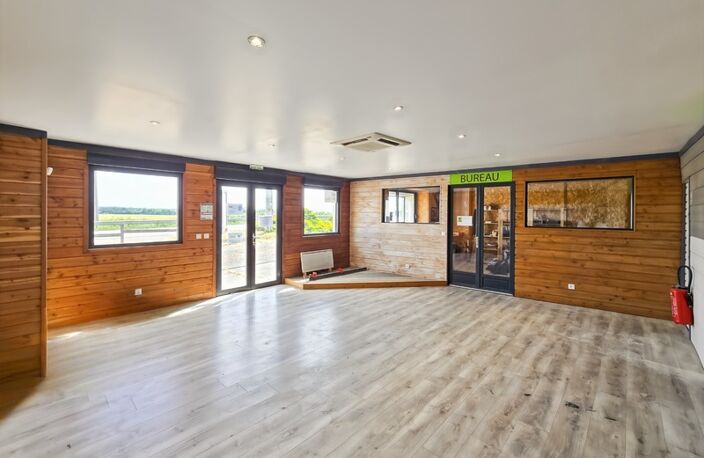 Local d'activité de 352 m² - ALLUY (58) - Showroom, bureau, ateliers et stockage - terrain 1 354 m² — photo 2