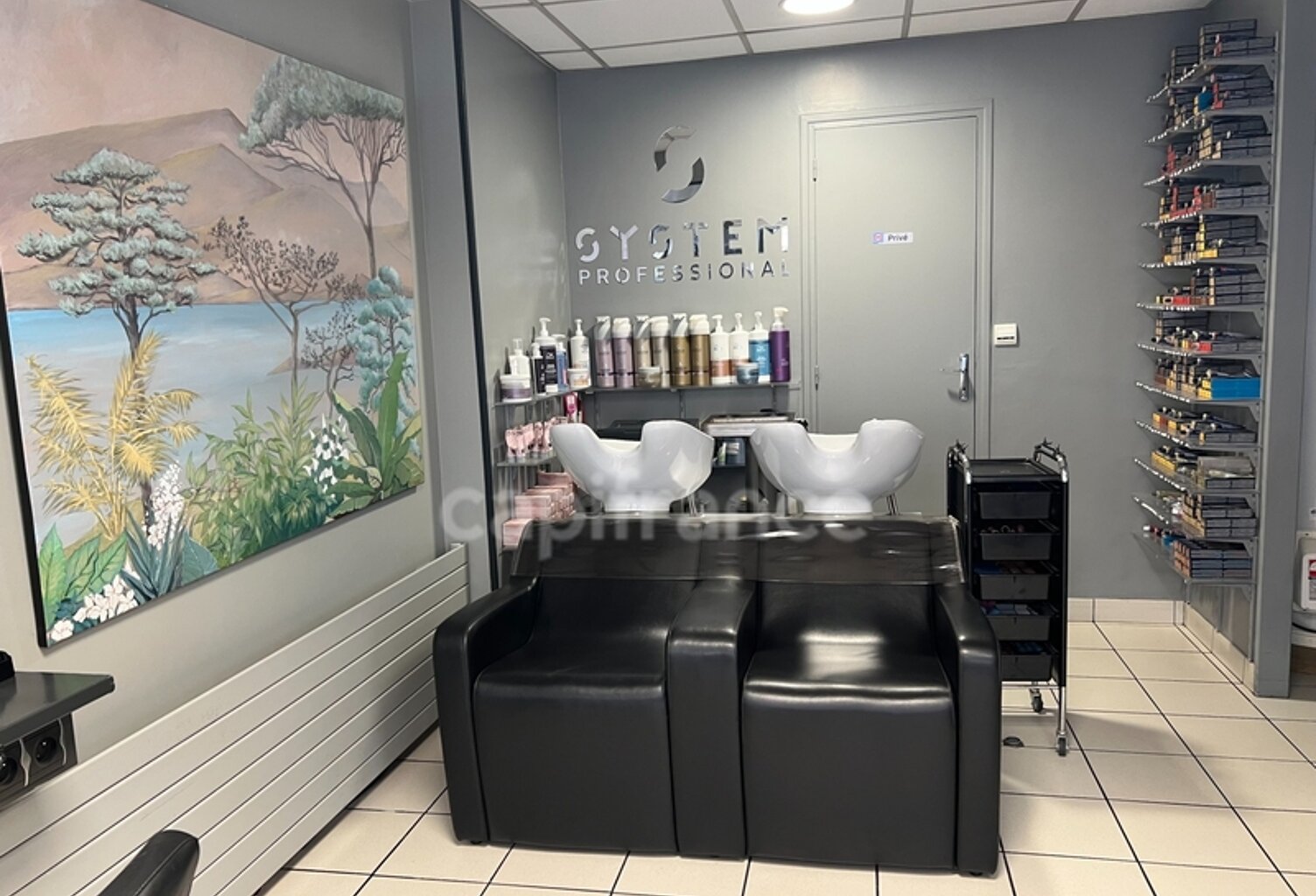 Fonds de commerce Salon de Coiffure - Emplacement n°1- SEES (61)- Orne - Normandie — photo 1