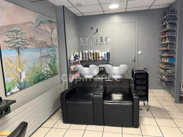 Fonds de commerce Salon de Coiffure - Emplacement n°1- SEES (61)- Orne - Normandie — photo du bien