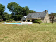 TREMEOC (29) – Corps de ferme rénové de 225 m² au sol avec piscine, studio indépendant, penty et jardin arboré — photo 2