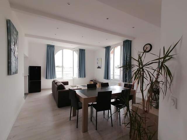 Appartement À Vendre — photo du bien