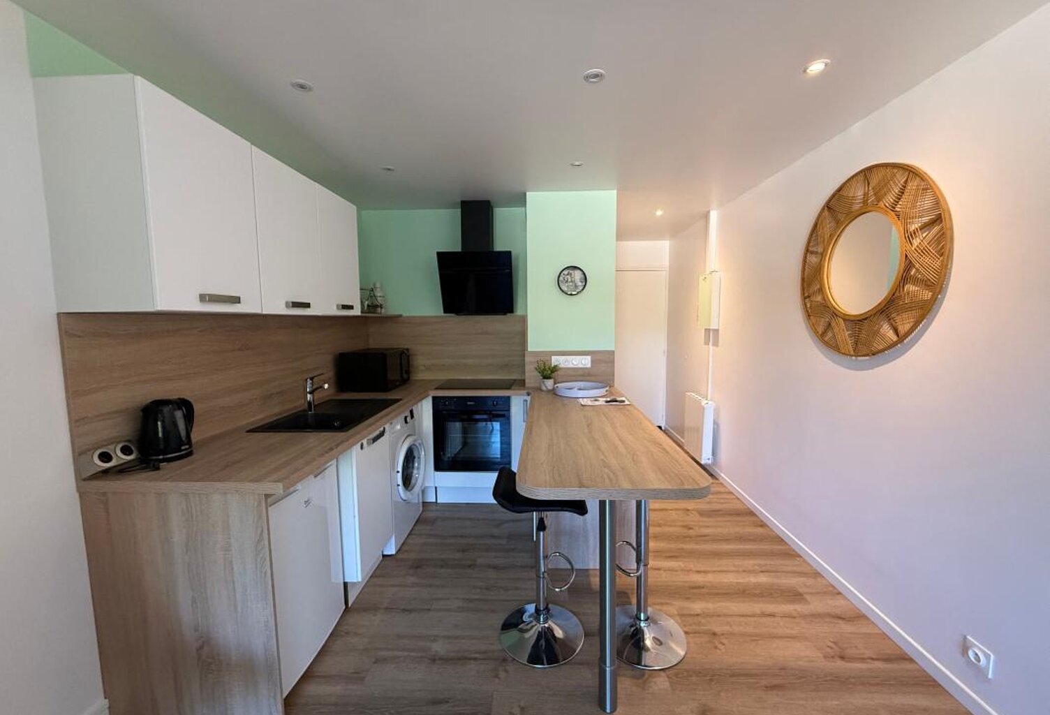 STUDIO VENDU MEUBLE - CENTRE VILLE — photo 1