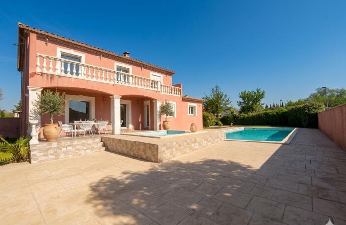 Villa d'exception dans le secteur Nîmes, 198m², jardin, piscine, spa — photo 2
