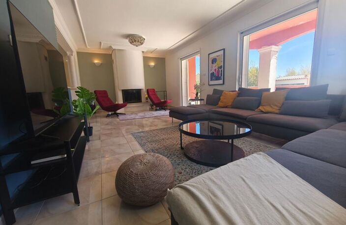 Villa d'exception dans le secteur Nîmes, 198m², jardin, piscine, spa — photo 3