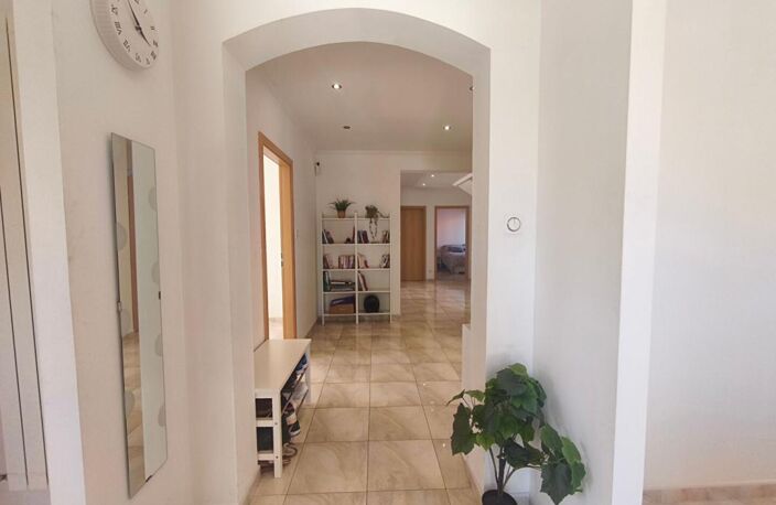 Villa d'exception dans le secteur Nîmes, 198m², jardin, piscine, spa — photo 5
