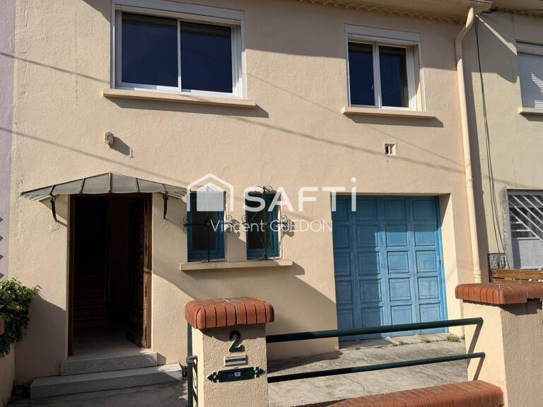 Maison avec garage et jardin clôturé — photo 1