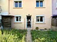 Maison avec garage et jardin clôturé — photo 2