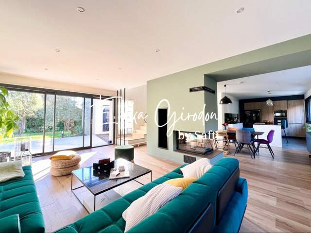 Maison familliale d'exception au coeur de Miribel - Jardin et terrasse — photo du bien