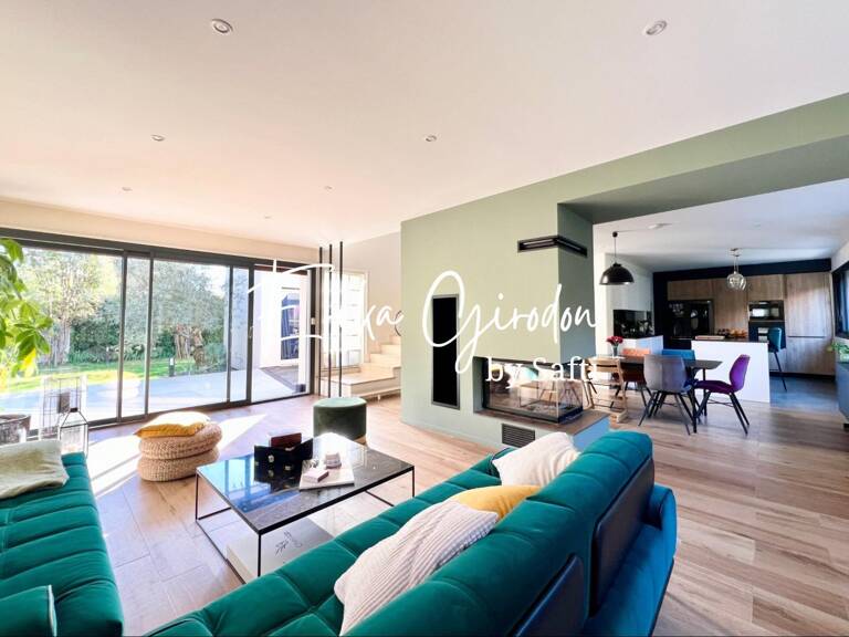 Maison familliale d'exception au coeur de Miribel - Jardin et terrasse — photo 1
