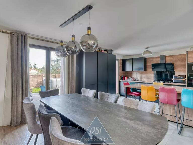 Meyzieu – Maison familiale T5 de 108 m² avec garage et jardin — photo 1