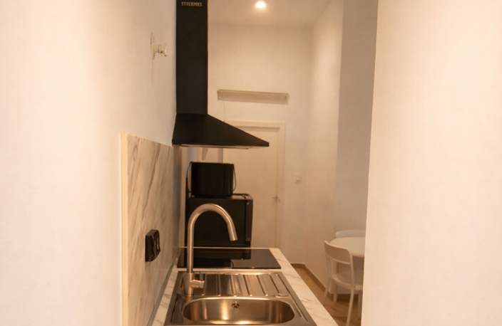 T1 meublé rénové et climatisé — photo 2