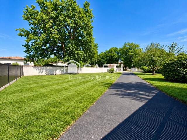 Terrain constructible de plus de 600m² — photo du bien