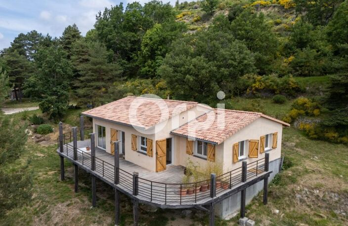 EXCLUSIVITÉ - ESCRAGNOLLES – MAISON DE PLAIN-PIED RÉCENTE – VUE EXCEPTIONNELLE – TERRAIN 11 633 M² — photo 2