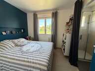 Maison contemporaine de plain-pied de 107 m² sur 1 000 m² de terrain – 4 chambres, garage et suite parentale — photo 2
