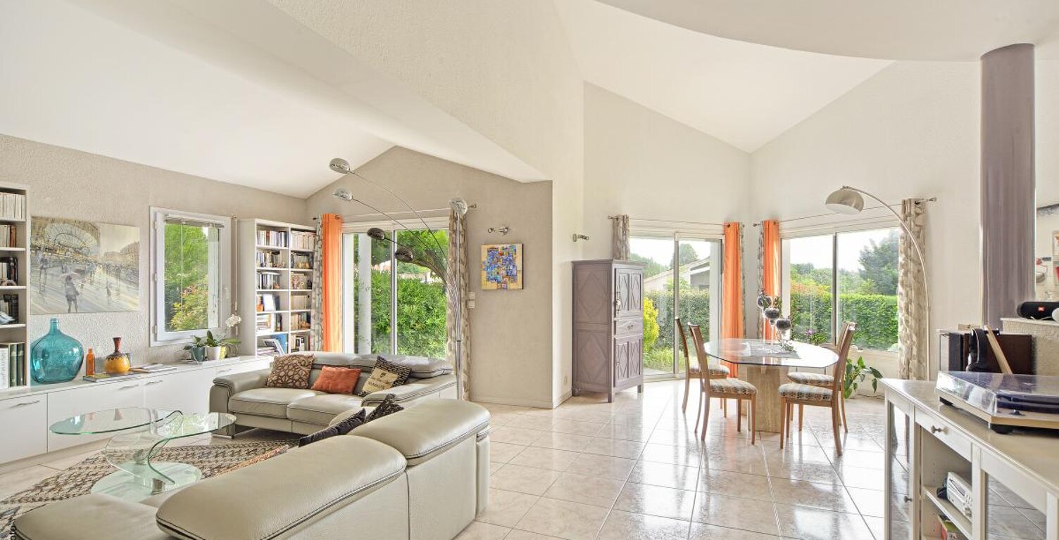 L'UNION - Villa d’architecte T6 au calme absolu – Pièce de vie déplafonnée de 75 m², terrain piscinable et dépendances — photo 1